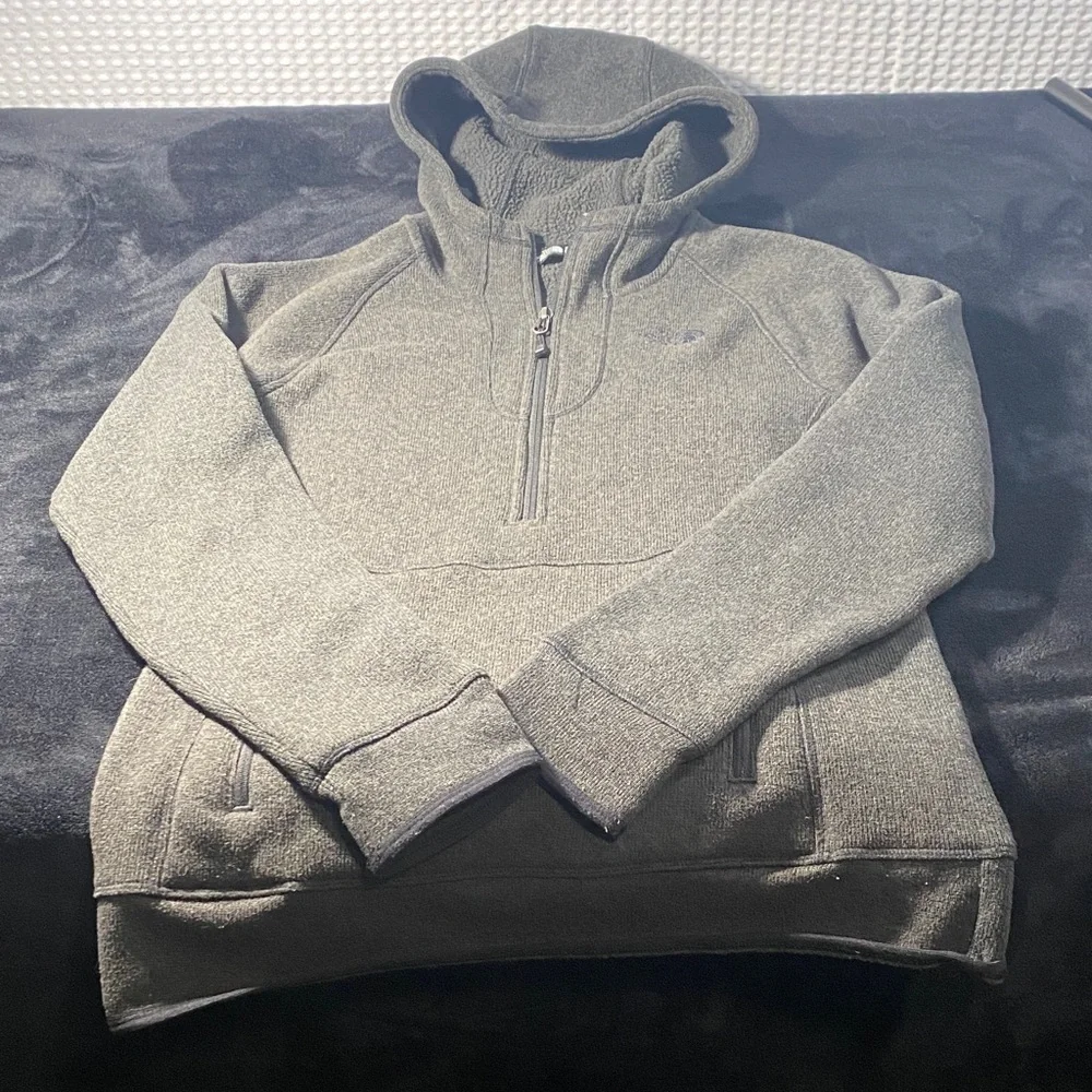 The North Face women’s Gray Zip up Hoodie size medium - Picture 3 of 6